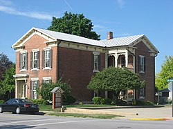 John H. Nichols House, shimoliy-sharqiy burchak distant.jpg