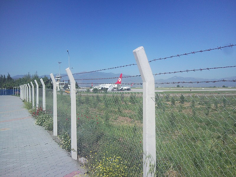 File:KAHRAMANMARAŞ HAVA LİMANI(قهرمان AIRPORT) - panoramio.jpg