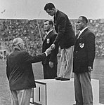 Siegerehrung 1948: links auf dem Treppchen Kelpo Gröndahl (Silber); 1952 wurde er Olympiasieger