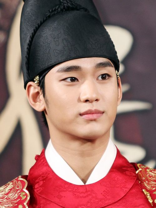 Kim as King Lee-hwon at the press conference for Moon Embracing the Sun, January 2012