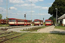 Setkání osobních vlaků v Kravařích ve Slezsku, uprostřed vlak do Chuchelné