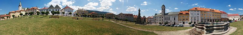 File:Kremnica-namestie-panorama.jpg
