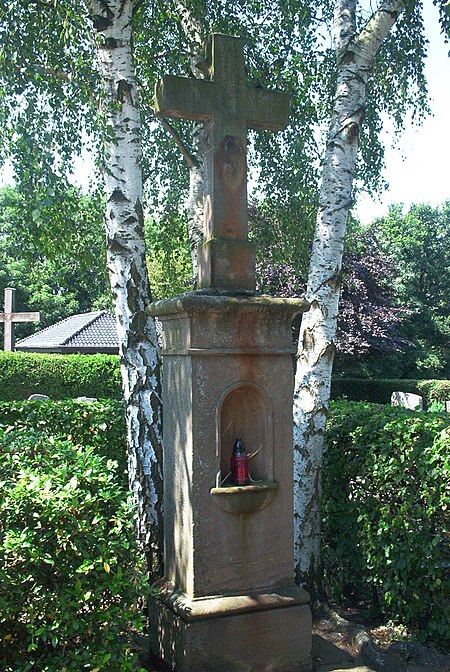 Kreuz am Friedhof 1