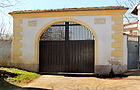 Čeština: Památkově chráněná barokní brána u usedlosti čp. 25 v Krychnově English: Protected gate in Krychnov village, Czech Republic.