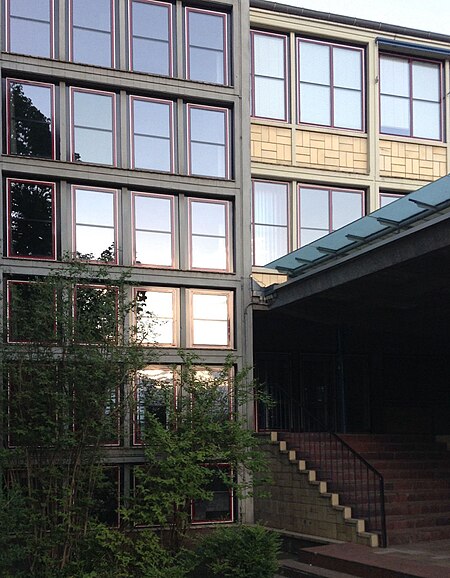 LGG A Bau, Treppe zur Pausenhalle