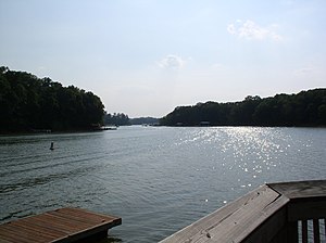 Un bras du réservoir s'étend à Clemson, SC