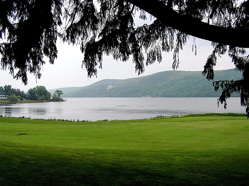 File:Lake Otsego - tree lawn (569771960).jpg