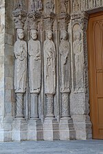 Statues colonnes du portail sud (ca. 1150).