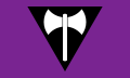 A leszbikus feministák 1970-es évek óta használatos zászlaja (közepén az ókori amazonhadsseregek kétoldalú fegyverével a Labrisz bárddal[23])