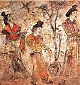 "Un grupo de damas del palacio en los jardines mientras una abubilla pasa volando. Mural, tumba del sexto hijo del emperador Gaozong, Li Xian, Qianling."