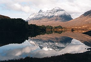 Liathach from Loch Clair - geograph.org.uk - 17441.jpg