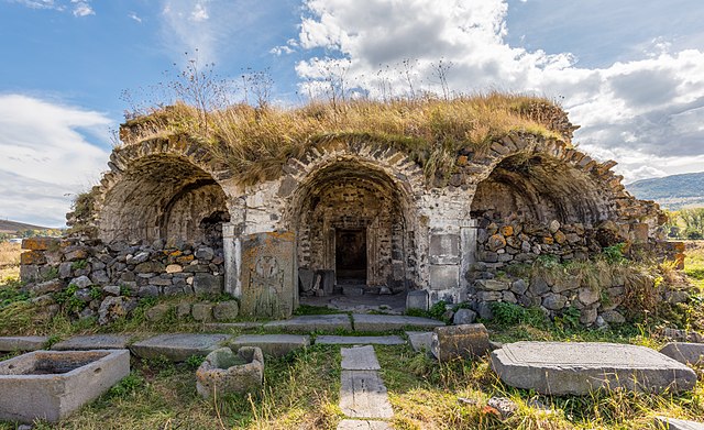 Руины церкви в Лорийской крепости