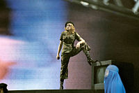 Madonna live bei der Re-Invention World Tour, 2004