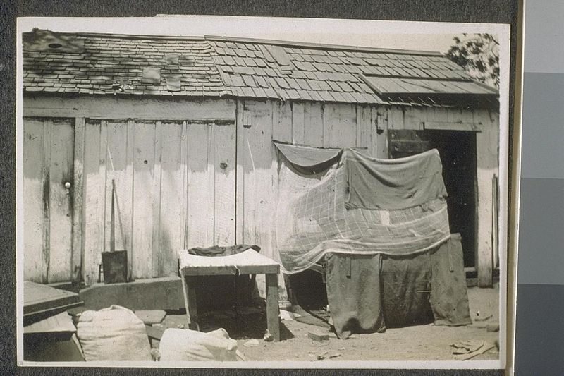 File:Makeshift shelter for Indian farm laborers in California.jpg