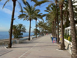 En del av strandpromenaden i Marbella.