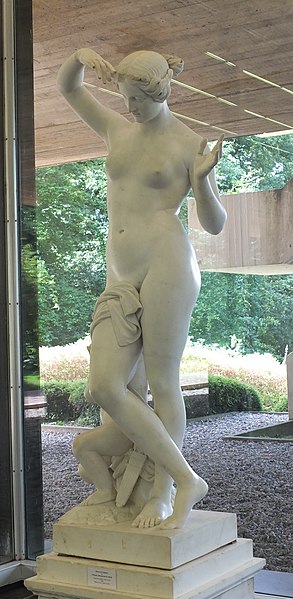 File:Mariemont Geefs Venus and Cupid 02.JPG