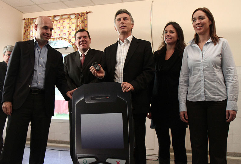 File:Mauricio Macri presentó el sistema de botones antipánico (7178003042).jpg