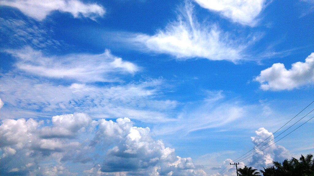 File Mendung di langit biru  48 JPG Wikimedia Commons