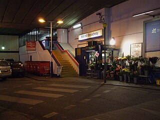 <span class="mw-page-title-main">Mill Hill Broadway railway station</span> National Rail station in London, England