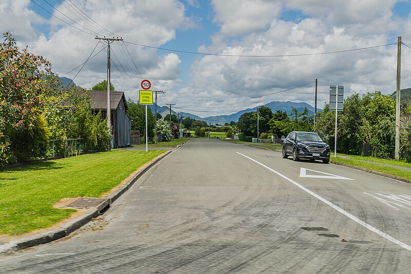 File:Milton Street in Murchison.jpg