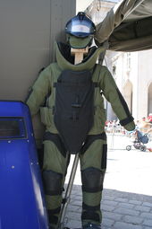 Bomb disposal Advanced Bomb Suit Minenraeum anzug.jpg