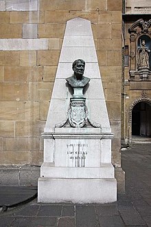 Monument to the press baron Lord Northcliffe Monument to Northcliffe - geograph.org.uk - 1222895.jpg