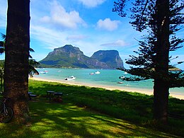 Mont Lidgebird et Mont Gower.JPG