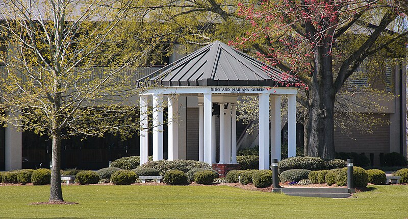 File:Mount olive college nidomariana qubein garden house.jpg