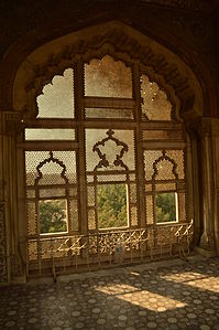 "Naulakha-inside-work-Lattice-Detail-Lahore-Fort-2.JPG" by User:C++and html