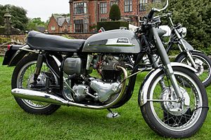 Norton Dominator 650SS (1968) (8882446566).jpg