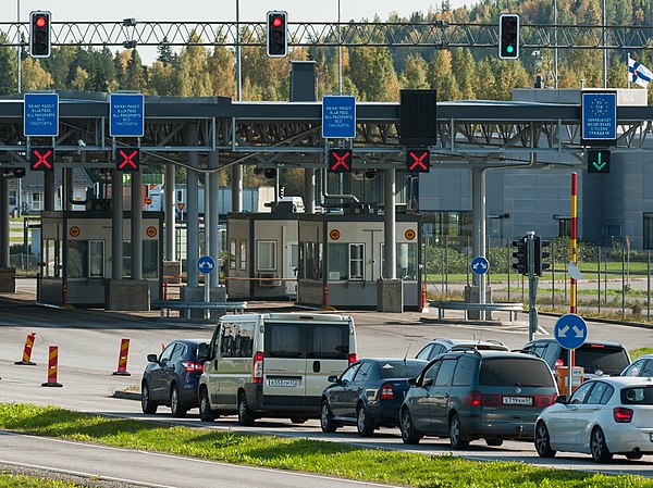 Border checkpoint for vehicles operated by the Finnish Border Guard in Nuijamaa at the external border with Russia. The lane on the far right is for EEA (including EU) and Swiss citizens only, whereas the other lanes are for all travellers.