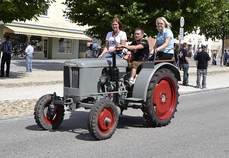 File:Oldtimerumzug Aidenbach 2012-08-12 (38).JPG