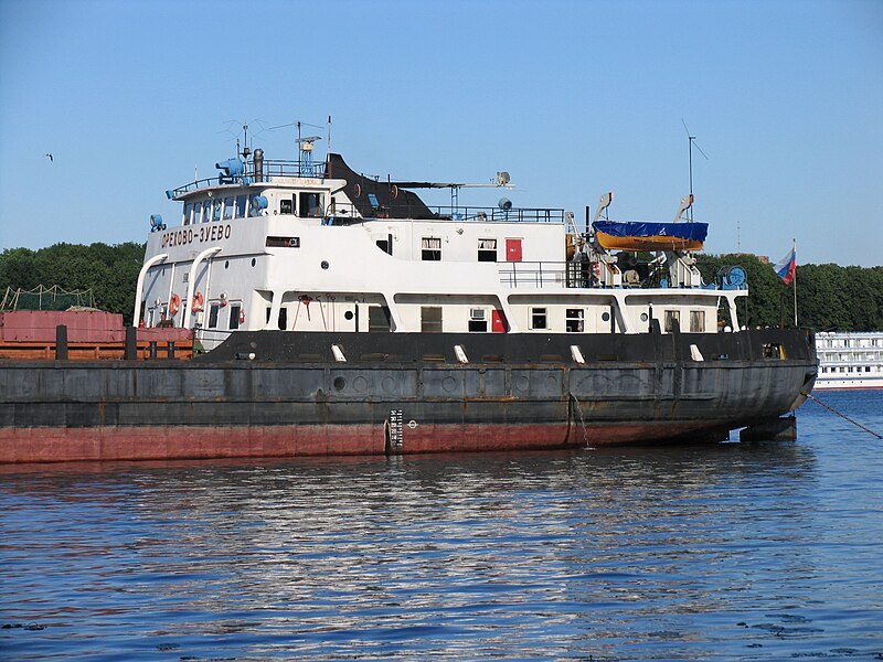 File:Orekhovo-Zuyevo on Khimki Reservoir 17-jun-2012 04.JPG