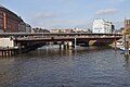 Deutsch: Die Otto-Sill-Brücke über die Mündung des Alsterfleets in den Binnenhafen in Hamburg.