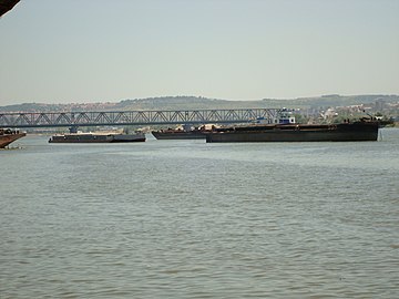 Pogled na Pančevački most sa Dunava