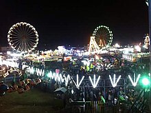 جشنواره پرهمی درگاه در شب. jpg