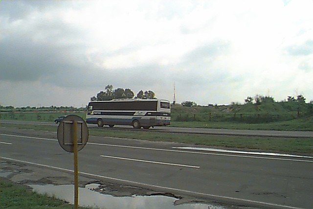 A segment of NLEX in 1999, with a passing Partas bus