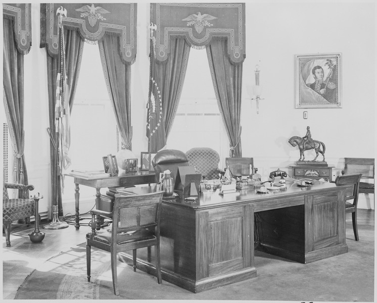 File:Photograph of the President's desk and other furnishings in the Oval Office of the White House. - NARA - 199476.tif