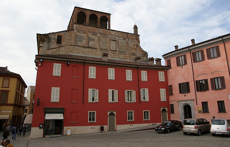 File:Piazza Molinari 04.JPG