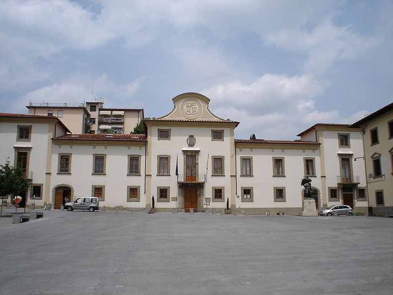 File:PiazzavittorioemanueleIIPontassieve.jpg