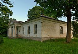 Coaching inn and former post office in Pikaristi.