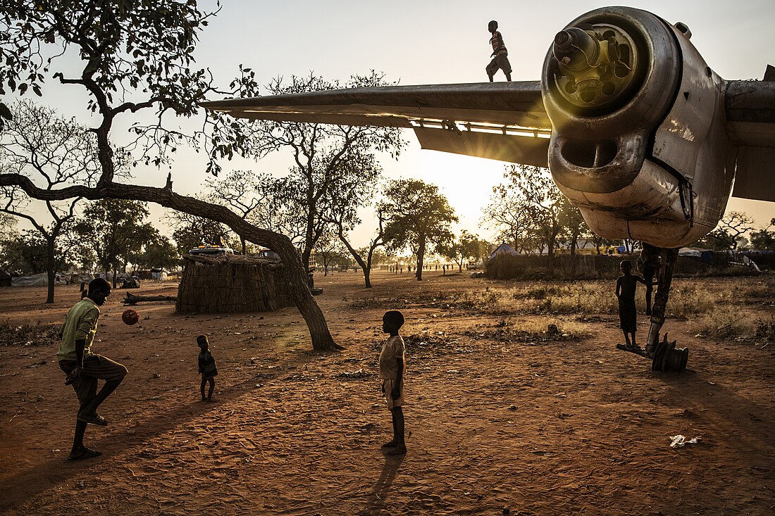 File:Playing in the Nuba mountains.jpg