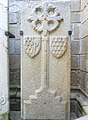 Quimper : dalle funéraire en granite du XVème siècle (Cour du "Musée départemental breton")