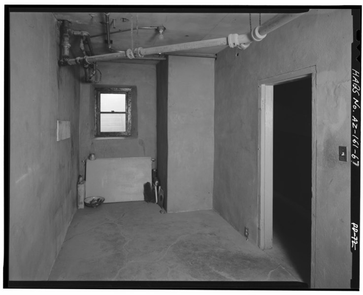 File:ROOM 3, FOODSTORES, LOOKING SOUTH - Painted Desert Inn, Navajo, Apache County, AZ HABS ARIZ,1-NAVA.V,1-67.tif