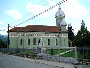 Biserica din Sălciua de Jos și Monumentul eroilor