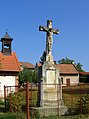 Čeština: Křížek před zvonicí v západní části Radostova English: Crucifix in the west part of Radostov, Czech Republic