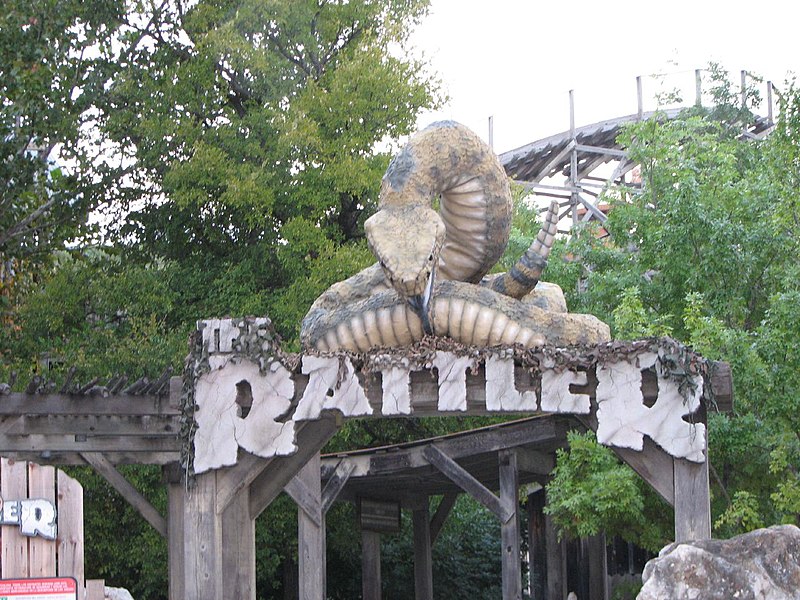 File:Rattler (Six Flags Fiesta Texas) 1.jpg