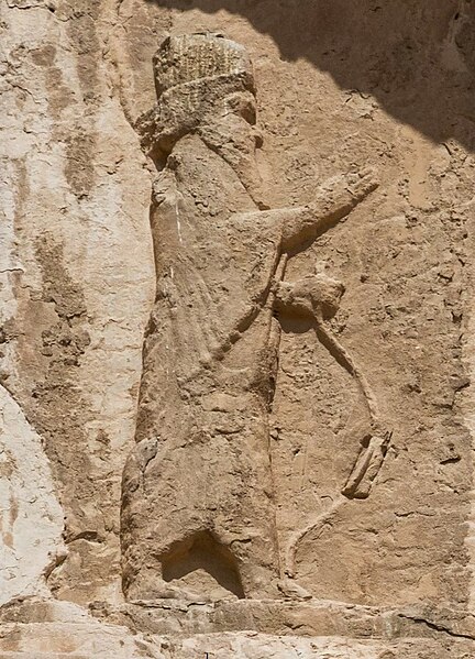 ملف:Relief of Artaxerxes I, from his tomb in Naqsh-e Rustam.jpg