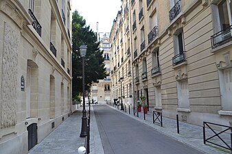 La rue vue de la rue de Lota.