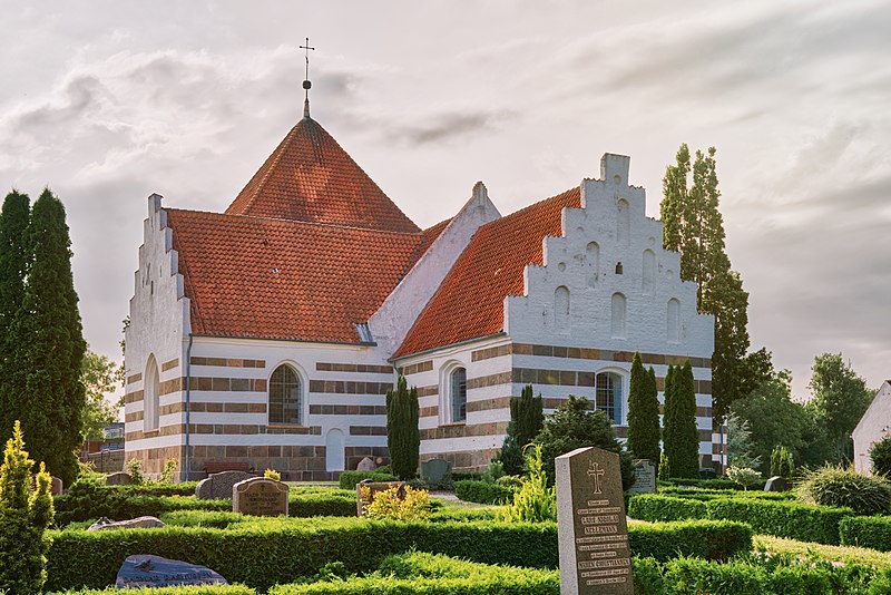 File:Søndersø kirke af Magnus Asmussen.jpg